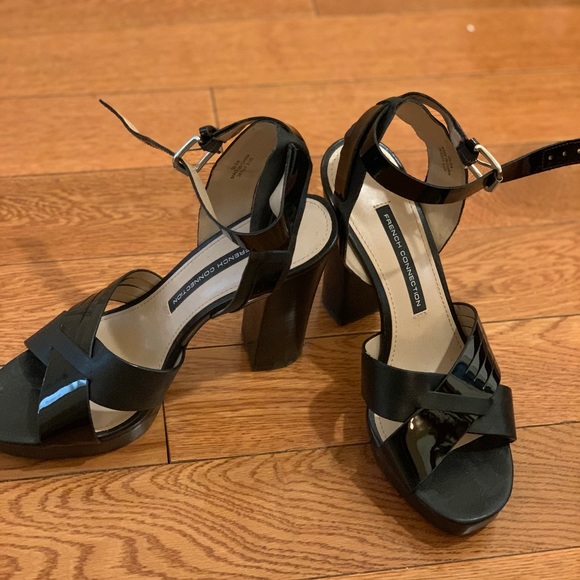 Black patent leather high heeled sandals - Picture 2 of 3